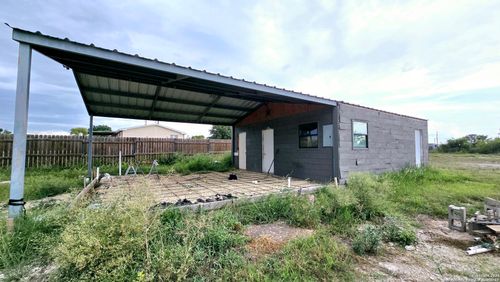 374 County Road 574, Castroville, TX, 78009-2130 | Card Image