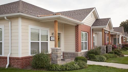 809 E Briggs Dr, MACON, MO, 63552-1943 | Card Image