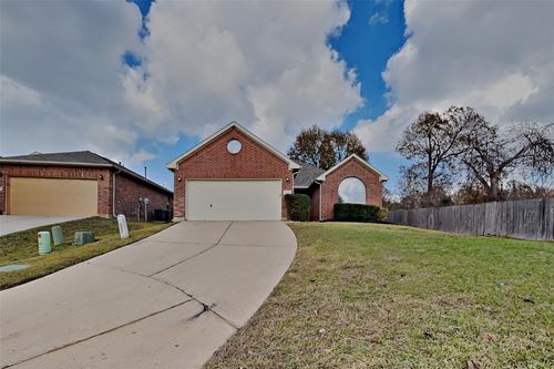 2200 Jefferson Crossing Dr, Conroe, TX, 77304-6804 | Card Image