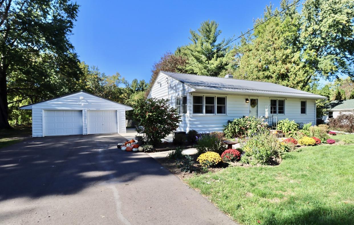 White Oaks Dr, Beloit, WI 53511