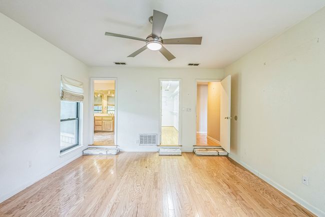 Unfurnished room with visible vents, light wood-type flooring, a ceiling fan, and baseboards | Image 36
