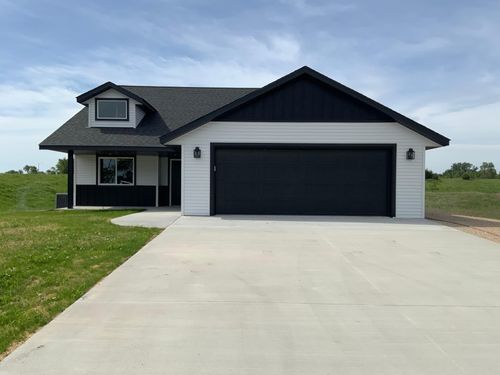 7 24th St, Windom, MN, 56101-1298 | Card Image