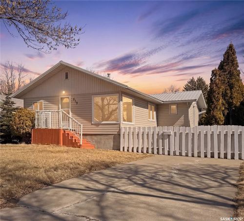 619 4th Ave Nw, Swift Current, SK, S9H0V7 | Card Image