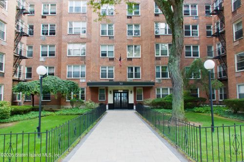 a2j-50 Fort Pl, Staten Island, NY, 10301-2424 | Card Image