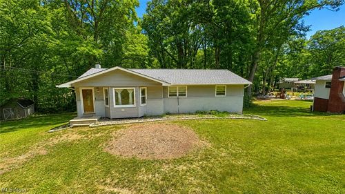 8470 Shadyview Ave Nw, Clinton, OH, 44216-9517 | Card Image
