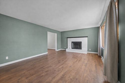 250 N View St, Hinckley, IL, 60520-9302 | Card Image