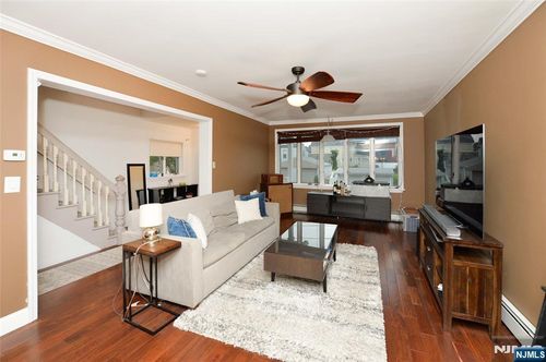 39 Mozart St, East Rutherford, NJ, 07073-1331 | Card Image