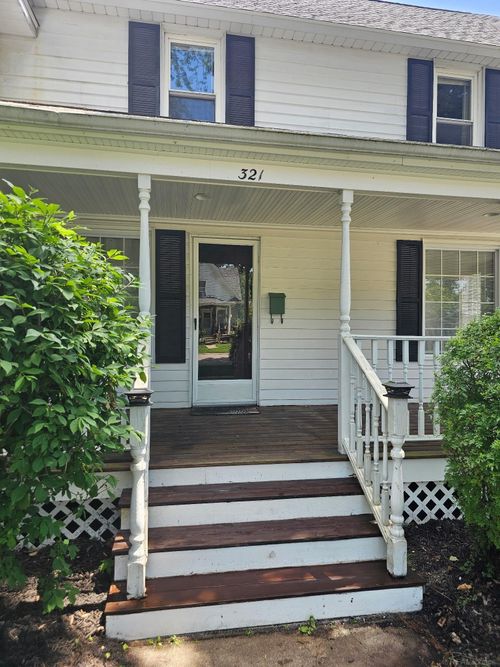 321 Lamson St, Grand Ledge, MI, 48837-1711 | Card Image