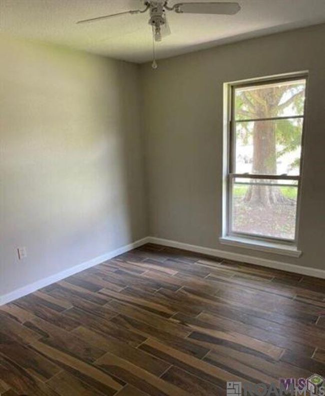 9852 Hawthorne Dr, House other with 3 bedrooms, 2 bathrooms and 5 parking in Baton Rouge LA | Image 5
