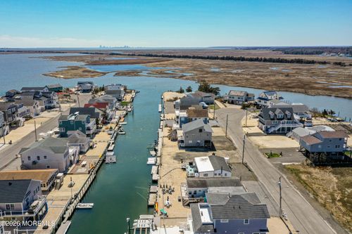 16 Carroll Ave, Tuckerton, NJ, 08087-2404 | Card Image