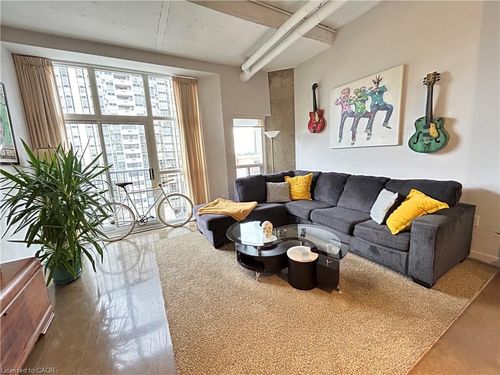 713-66 Bay St S, Hamilton, ON, L8P4Z6 | Card Image