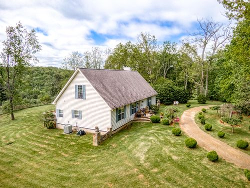 626 Ivy Dr Ne, Floyd, VA, 24091-2005 | Card Image