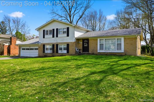 5585 Castleton Dr, West Bloomfield, MI, 48322-4018 | Card Image