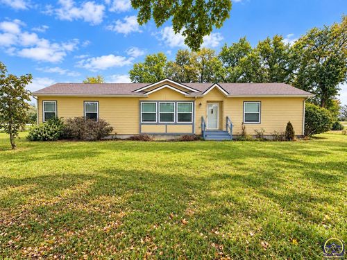 1320 C St, Osage City, KS, 66523-8513 | Card Image