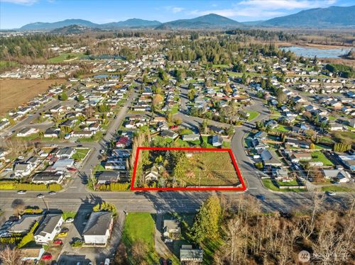 3417 E College Way, Mount Vernon, WA, 98273-8978 | Card Image