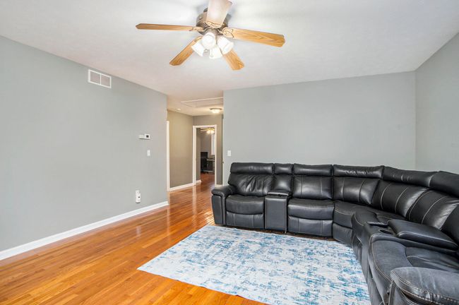 005__90a6330_198 | Image 5