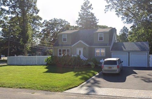 23 Luther Pl, Huntingtn Sta, NY, 11746-2945 | Card Image