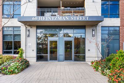 1527 - 60 Heintzman St, Condo with 2 bedrooms, 2 bathrooms and 1 parking in Toronto ON | Image 2