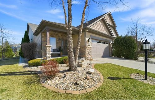 10707 Walnut Dr, Saint John, IN, 46373-8300 | Card Image