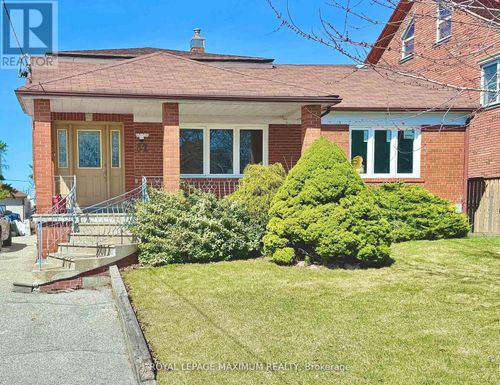 a-lower-82 Calvington Dr, North York, ON, M3M2M1 | Card Image