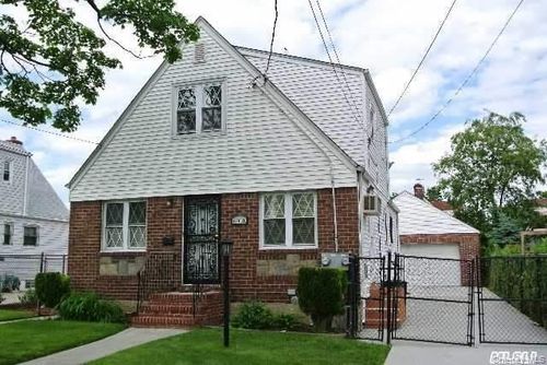 121-01 196th St, Springfield Gardens, NY, 11413-1138 | Card Image