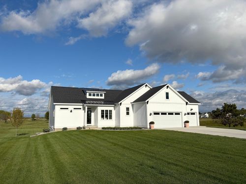 4616 Harkemas Creek Dr, Holland, MI, 49424-7538 | Card Image
