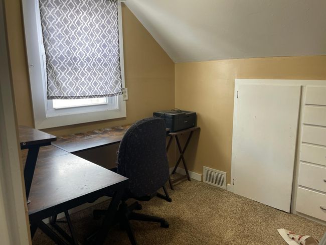 office/desk space in upstairs bedroom | Image 11