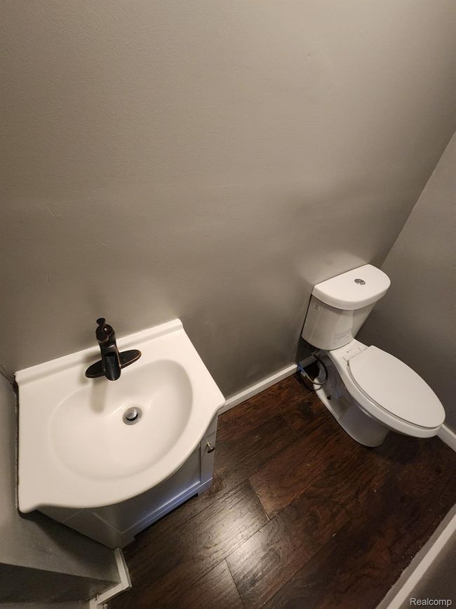 Half bath | Image 10