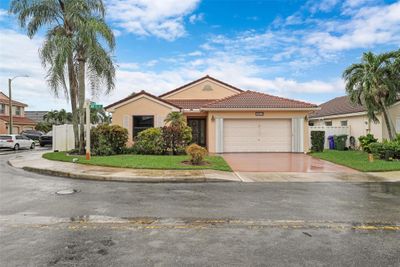 16514 Nw 10th St, House other with 3 bedrooms, 2 bathrooms and null parking in Pembroke Pines FL | Image 1