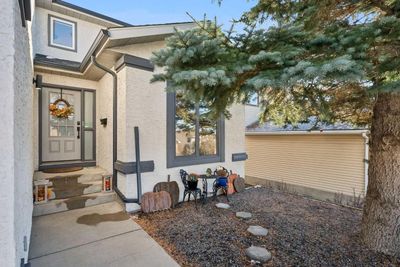 68 Hawkwood Dr Nw, House other with 5 bedrooms, 3 bathrooms and 4 parking in Calgary AB | Image 3