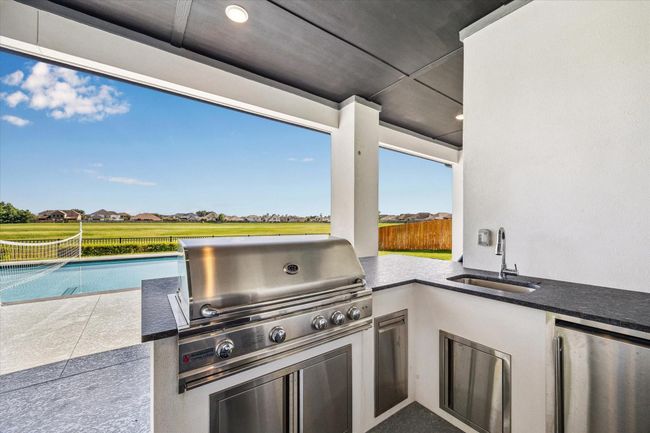 Outdoor kitchen for summer grilling and entertaining. | Image 24