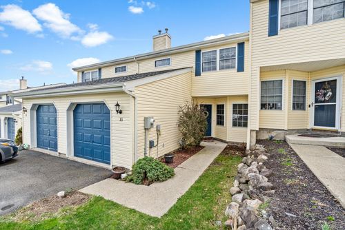 33 Pond Hill Ln, Walden, NY, 12586-2264 | Card Image