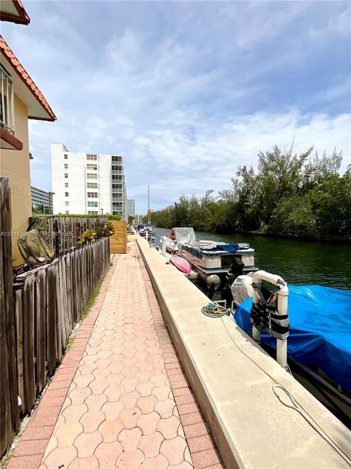 7-3522 Ne 166th St, North Miami Beach, FL, 33160-3856 | Card Image