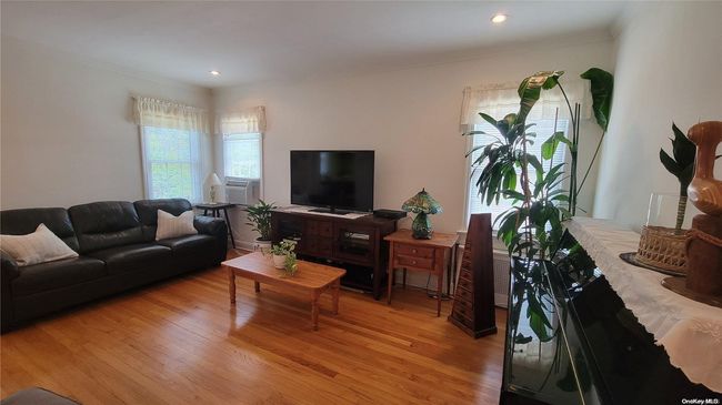 34 Evergreen Ln, House other with 4 bedrooms, 1 bathrooms and null parking in New Hyde Park NY | Image 5