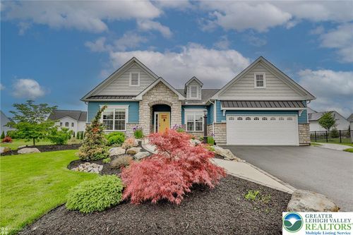 1050 Lisa Ln, Palmer Twp, PA, 18045-2037 | Card Image