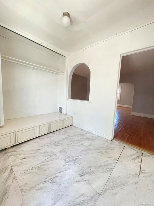 92 76th St, Woodhaven, NY, 11421 | Card Image