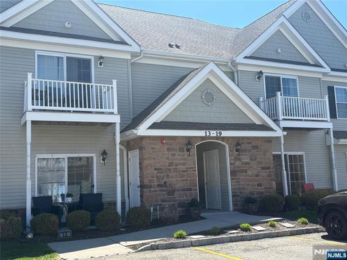 19 Dogwood Ln, Haskell, NJ, 07420-1065 | Card Image