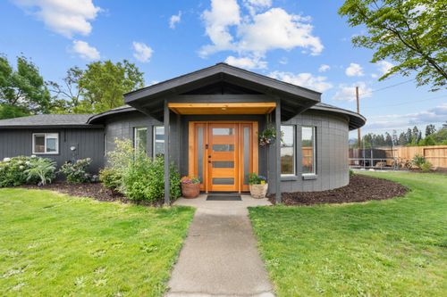 1027 Se M, Grants Pass, OR, 97526 | Card Image