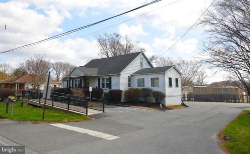 616 E Cypress St, KENNETT SQUARE, PA, 19348-2470 | Card Image