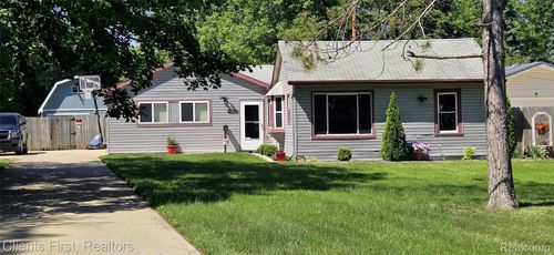 36852 Chase St, Romulus, MI, 48174-3903 | Card Image
