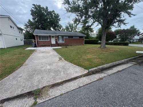 43 Pennwood Dr, Hampton, VA, 23666-3840 | Card Image