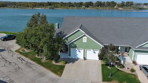1332 Bayview Ct, Bismarck, ND, 58504-7086 | Card Image