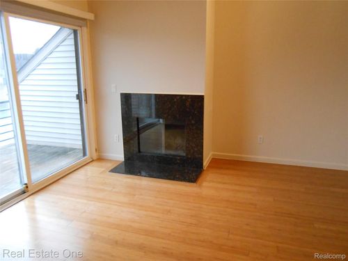 2830 Davison Ave, Auburn Hills, MI, 48326-2032 | Card Image