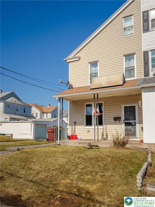 27 Packer Ave, Whitehall, PA, 18052-5517 | Card Image