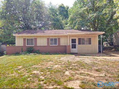 2233 Evans Avenue Nw, House other with 3 bedrooms, 1 bathrooms and null parking in Huntsville AL | Image 1