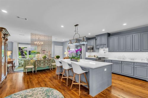 1819 Mill Creek Dr, Houston, TX, 77008-1129 | Card Image