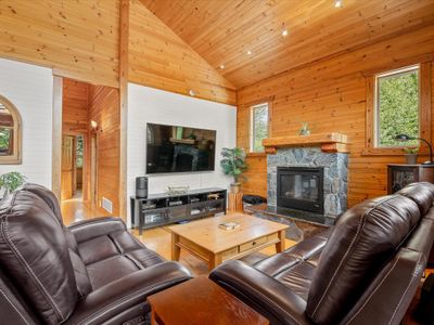 1500 Fraser Rd, House other with 4 bedrooms, 2 bathrooms and 10 parking in Pemberton BC | Image 3