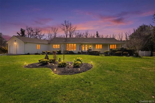 8 Penn Dr, Dix Hills, NY, 11746-8529 | Card Image