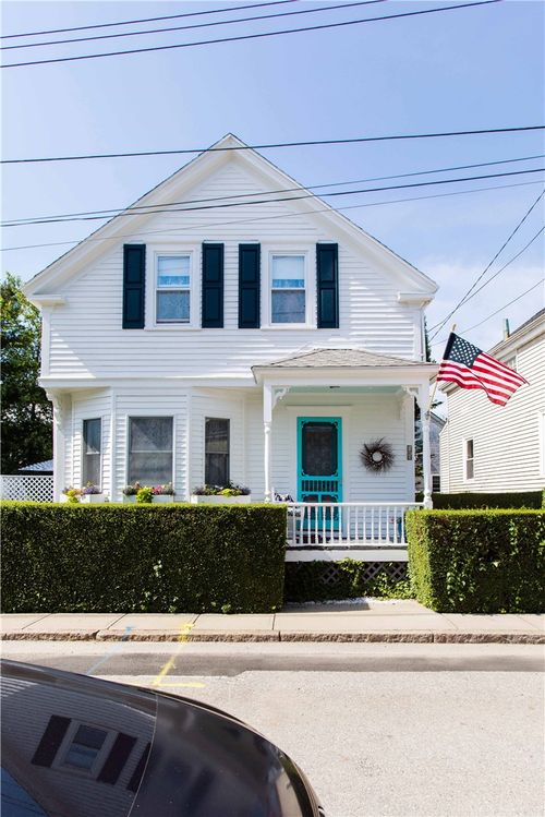 18 Lucas Ave, Newport, RI, 02840-3917 | Card Image
