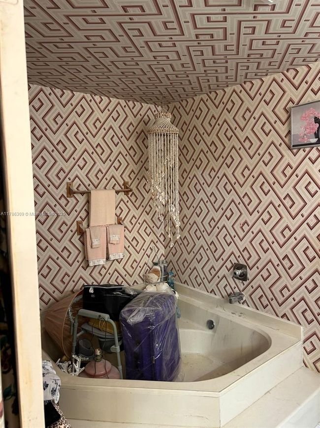 2M - 19943 Ne 5 Th Ct, Condo with 2 bedrooms, 2 bathrooms and null parking in Miami FL | Image 13